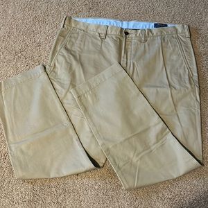 Men’s khaki pants